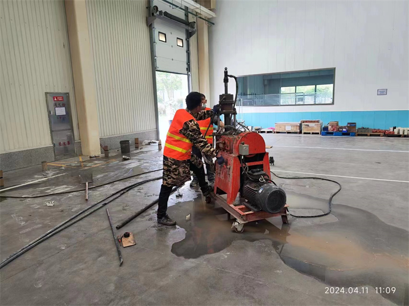 五大连池厂房地面下沉塌陷注浆加固施工